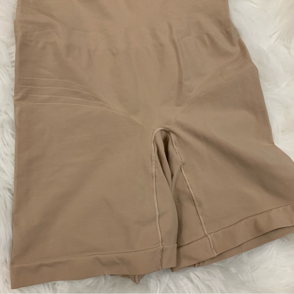 Control IT! Nude Shorts Body Shapewear - Picture 4 of 11